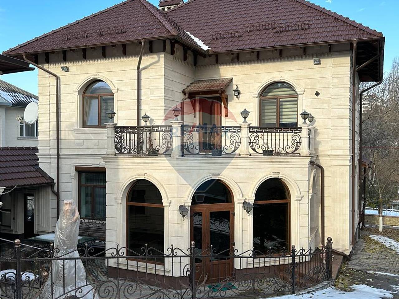 Продажа 5+ комнатный дом, 338 м², Кишинёв, Буюканы по цене 1 200 000 EUR |  CasaHub